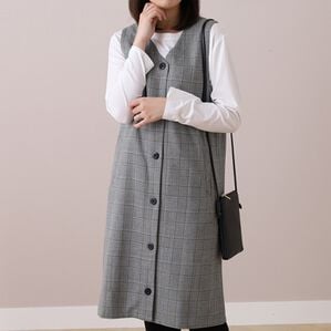 BELLUNA（ベルーナ）の「ボタン使いジャンパードレス（ジャンパースカート）」｜グレンチェック