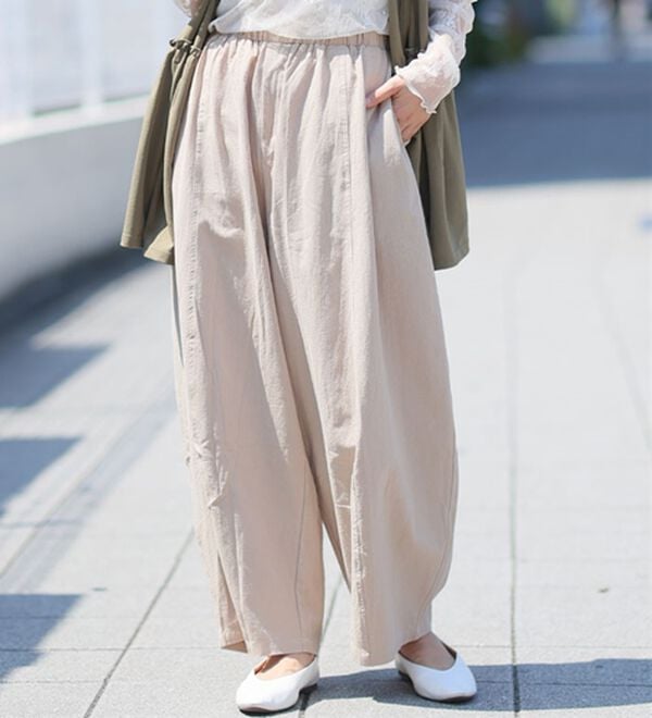 A HAPPY MARILYN（アハッピーマリリン）の「【Ｌ～８Ｌ】綿１００％ さらっと優しいコットン バレルレッグパンツ カーブパンツ 選べる２丈（ワイドパンツ・ガウチョ）」｜アイボリー