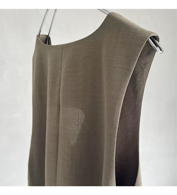 BELLUNA（ベルーナ）の「サラリ麻調素材Ｖネックジャンパードレス（ジャンパースカート）」｜詳細画像