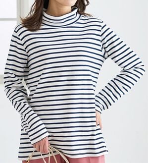 BELLUNA（ベルーナ）の「吸湿発熱ハイネックプルオーバー（カットソー）」｜オフ白&times;ネイビー