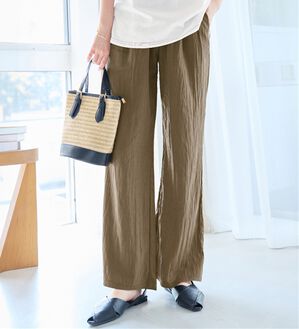 Viola e Viola（ヴィオラ エ ヴィオラ）の「マイナス３キロ魅せ　さらさらイージーフレアパンツ（フルレングスパンツ）」｜カーキ