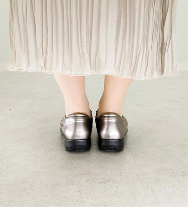 BELLUNA（ベルーナ）の「５Ｅカットワーク切替スリッポンシューズ（スリッポン）」｜詳細画像