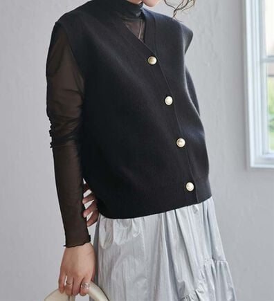 RANAN（ラナン）の「【ムースタッチ】洗える！ゴールド調ボタンニットベスト（ベスト）」