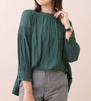 BELLUNA（ベルーナ）の「ビンテージサテンシャーリング使いブラウス（ブラウス）」｜グリーン