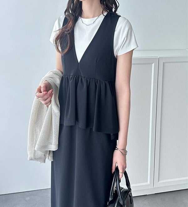 GeeRA（ジーラ）の「楽ちん！ペプラムジャンパースカート（ジャンパースカート）」｜ブラック