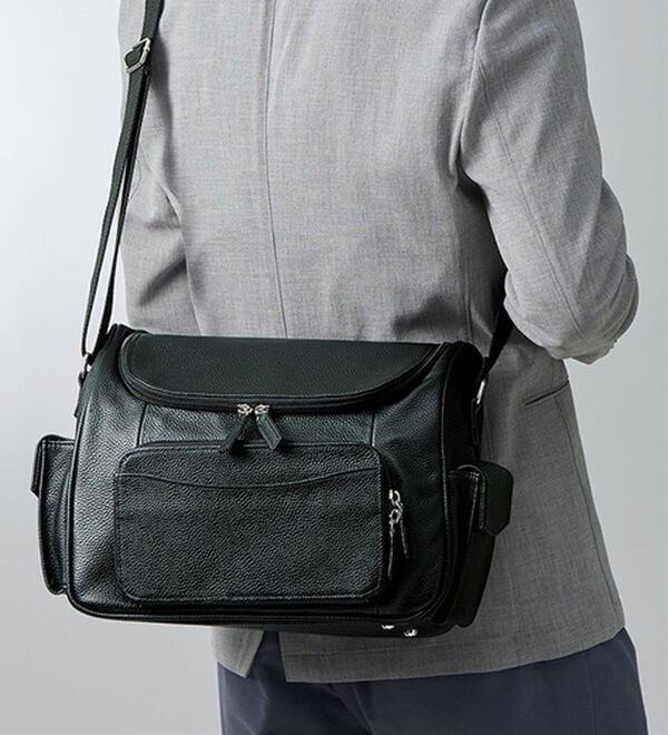 「軽量牛革使いの散策バッグ（メンズショルダーバッグ）」｜詳細画像