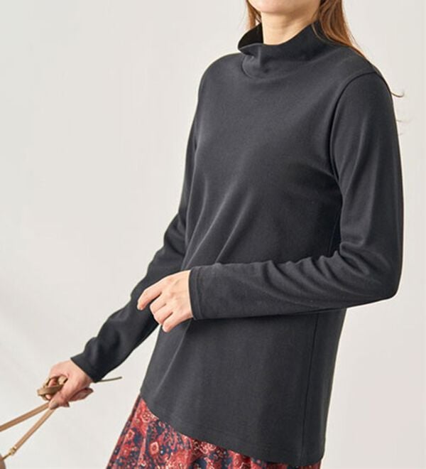 BELLUNA（ベルーナ）の「吸湿発熱ハイネックプルオーバー（カットソー）」｜詳細画像