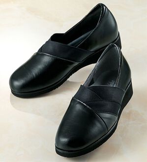 BELLUNA（ベルーナ）の「日本製５Ｅ牛革クロスデザインパンプス（パンプス）」｜ブラック