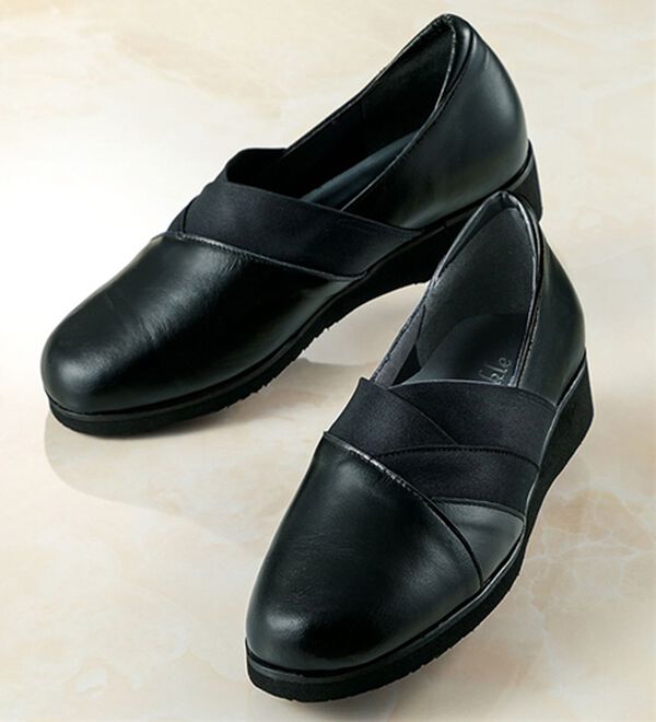 BELLUNA（ベルーナ）の「日本製５Ｅ牛革クロスデザインパンプス（パンプス）」｜ブラック