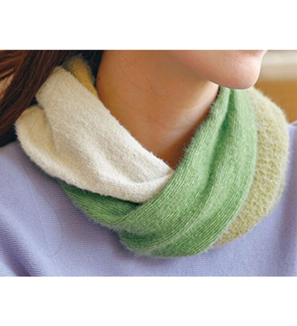 BELLUNA（ベルーナ）の「日本製シルク混ネックウォーマー（ストール・スカーフ・マフラー）」｜グリーン系