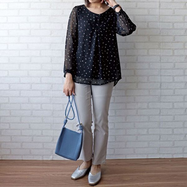 BELLUNA（ベルーナ）の「タック使いシフォンプリントブラウス（ブラウス）」｜詳細画像