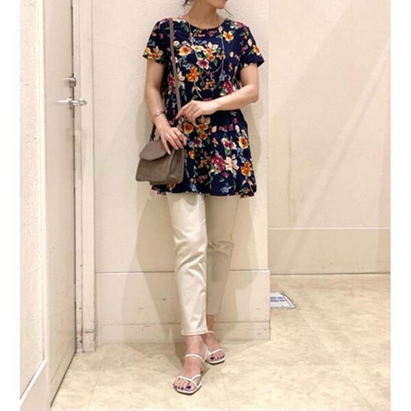 BELLUNA（ベルーナ）の「【動画】フレアーシルエットプリントチュニック（チュニック）」｜詳細画像