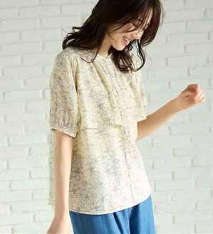 BELLUNA（ベルーナ）の「ケープ風デザインブラウス（ブラウス）」｜アイボリー系花柄