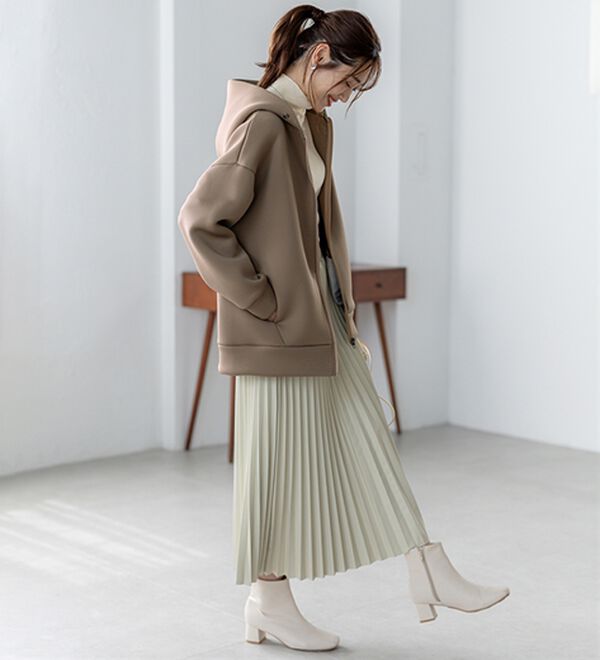 BELLUNA（ベルーナ）の「肩が疲れにくい！マシュマロ感覚ジップフーディー（ブルゾン）」｜詳細画像