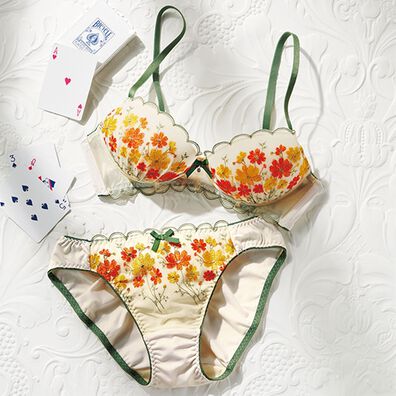 YU'NOW（ユナウ）の「ぷるるん谷間のノンワイヤーブラ＆ショーツ（ブラジャー＆ショーツセット）」