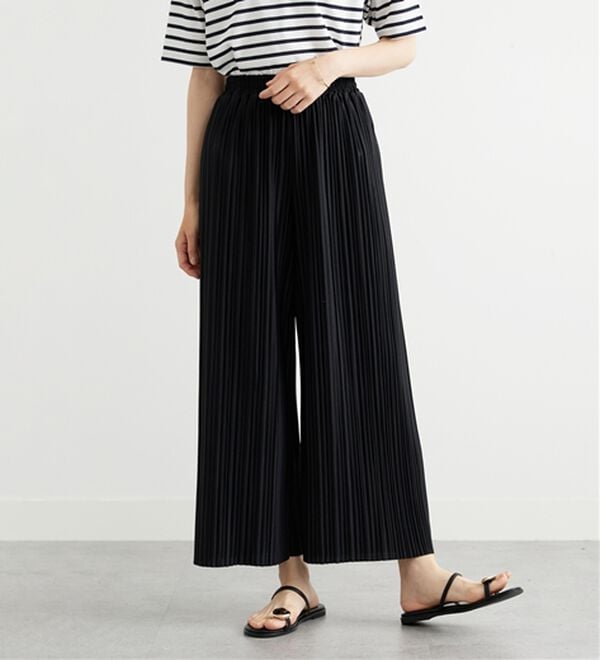 BELLUNA（ベルーナ）の「なめらか素材ゆったりプリーツパンツ（ワイドパンツ・ガウチョ）」｜黒