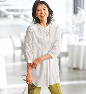 BELLUNA（ベルーナ）の「花柄レースピンタックシャツチュニック（チュニック）」｜オフ白