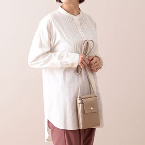 BELLUNA（ベルーナ）の「バンドカラーピンタック使いシャツチュニック（チュニック）」｜オフ白
