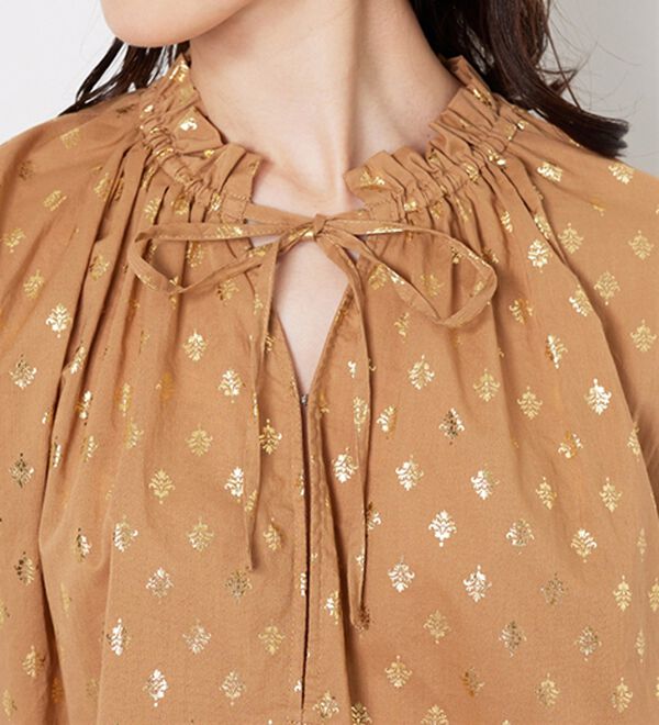 BELLUNA（ベルーナ）の「プロヴァンス箔プリントブラウス（ブラウス）」｜詳細画像