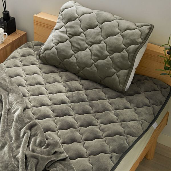 【新品未使用品】グランフランセ 吸湿発熱綿入 敷パッド２枚 防寒 秋冬用寝具 グランフランセヌーベル 吸湿発熱綿入りハイソフトタッチ敷