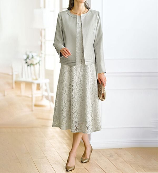 BELLUNA（ベルーナ）の「シャンタン素材ノーカラージャケットレースワンピースアンサンブル（ワンピースセットスーツ）」｜ライトグレー