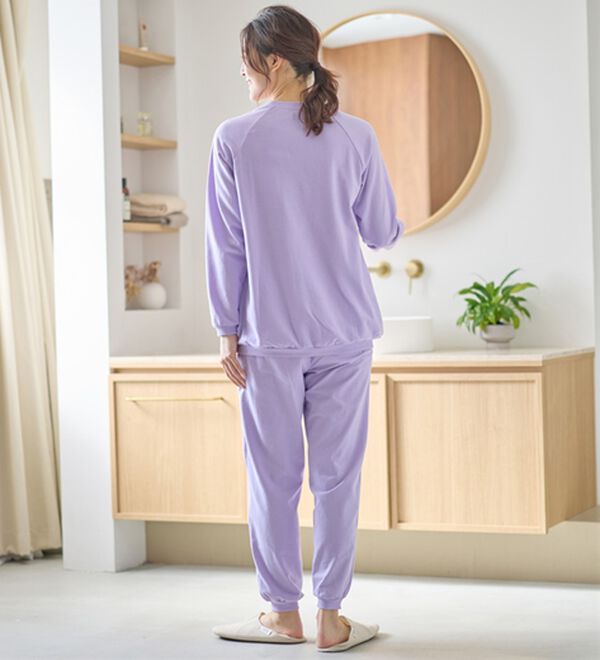 LAVIENNE（ラヴィエンヌ）の「ゆったり刺しゅうスウェットパジャマ（パジャマ・ルームウェア）」｜詳細画像