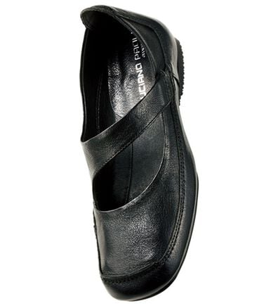 BELLUNA（ベルーナ）の「牛革ベルトスリッポンシューズ（パンプス）」