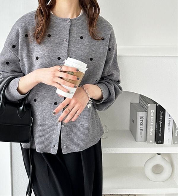 GeeRA（ジーラ）の「ドット柄カーディガン（ニットカーディガン）」｜詳細画像