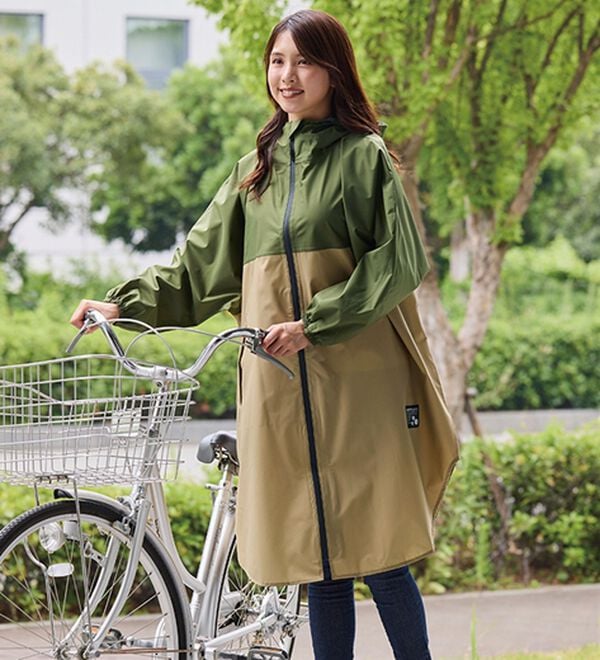 「フードがずれにくいレインコート（レイングッズ）」｜1