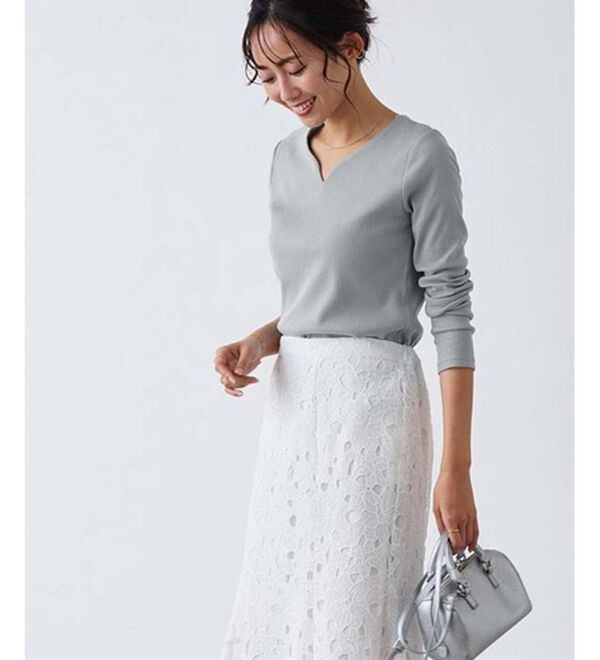 Pierrot（ピエロ）の「【選べる３ネック】華奢見えテレコリブカットソー（カットソー）」｜ライトグレー