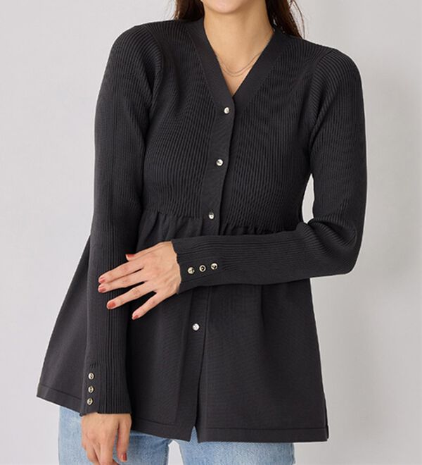 alotta（アロッタ）の「【華奢見え】ペプラムＶネックカーディガン（ニットカーディガン）」｜詳細画像