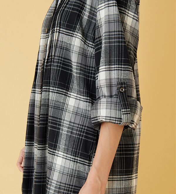 BELLUNA（ベルーナ）の「多ボタン使いチェック柄シャツチュニック（チュニック）」｜詳細画像