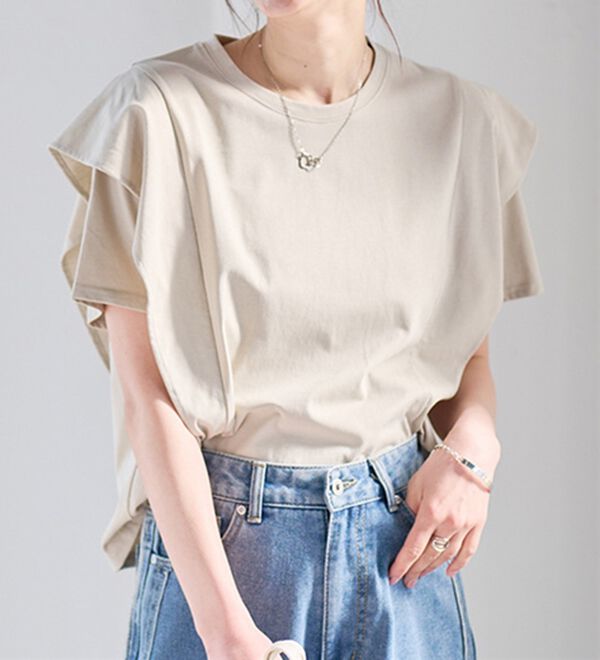RANAN（ラナン）の「【ひんやり】華奢見えラッフルショルダーTシャツ（カットソー）」｜ベージュ
