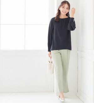 alotta（アロッタ）の「袖パール調ボタン付きタックブラウス（ブラウス）」｜ダークネイビー