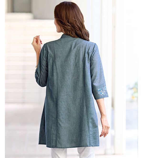 BELLUNA（ベルーナ）の「綿１００％シャンブレー素材刺しゅうオーバーブラウス（チュニック）」｜詳細画像