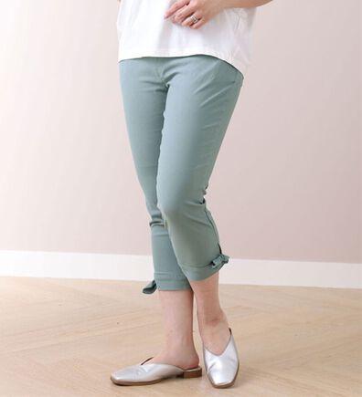 BELLUNA（ベルーナ）の「美脚ストレッチ裾リボンクロップドパンツ（クロップドパンツ）」