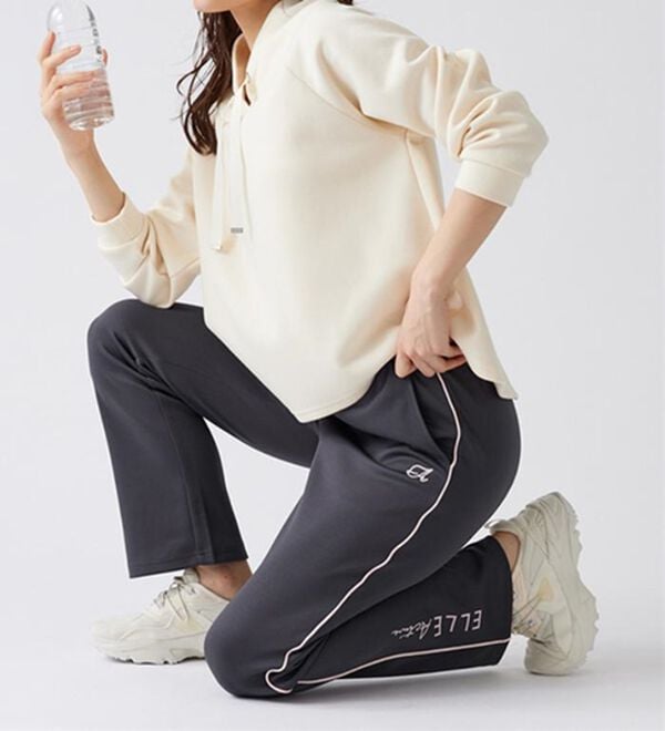 BELLUNA（ベルーナ）の「＜ＥＬＬＥ　Ａｃｔｉｖｅ＞配色ラインジャージパンツ（その他パンツ）」｜詳細画像