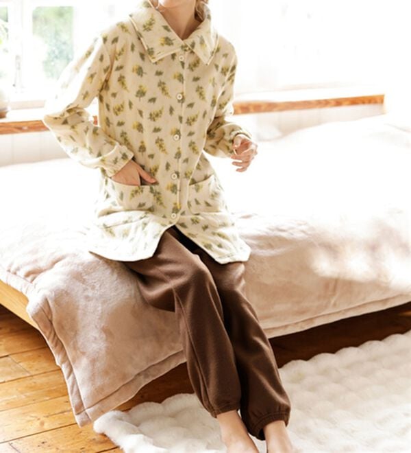 LAVIENNE（ラヴィエンヌ）の「ソフトでかるぽかフリースパジャマ（パジャマ・ルームウェア）」｜詳細画像