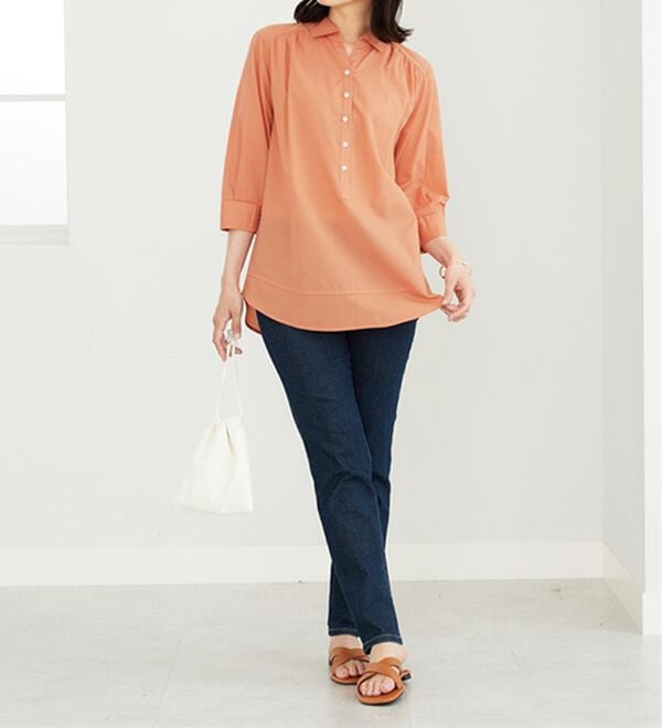 BELLUNA（ベルーナ）の「【シワになりにくい】サラリ快適！ギャザー使いシャツチュニック（チュニック）」｜詳細画像