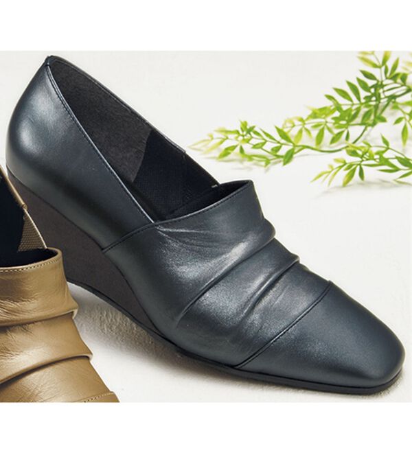 BELLUNA（ベルーナ）の「牛革エレガントシャーリングパンプス（パンプス）」｜ガンメタリック