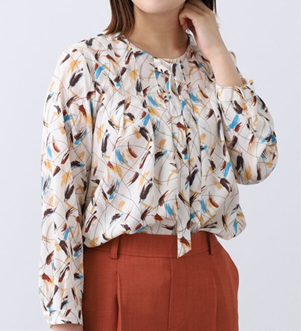BELLUNA（ベルーナ）の「タック使いボウタイプリントブラウス（ブラウス）」｜詳細画像