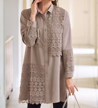 BELLUNA（ベルーナ）の「ケミカルレース使い切替デザインブラウス（チュニック）」