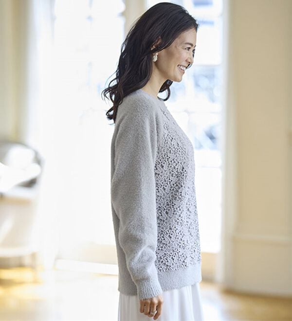 BELLUNA（ベルーナ）の「ふんわり可愛い花柄レースのシャギーセーター（ニット・セーター）」｜詳細画像