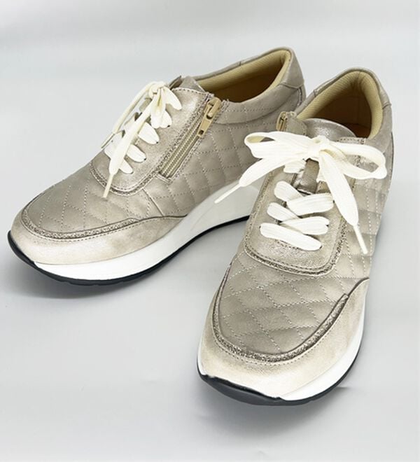 BELLUNA（ベルーナ）の「４Ｅ厚底キルティング風スニーカー（スニーカー）」｜詳細画像