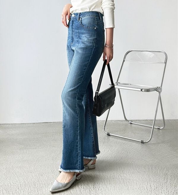 GeeRA（ジーラ）の「センターシームフレアデニムパンツ（フルレングスパンツ）」｜詳細画像