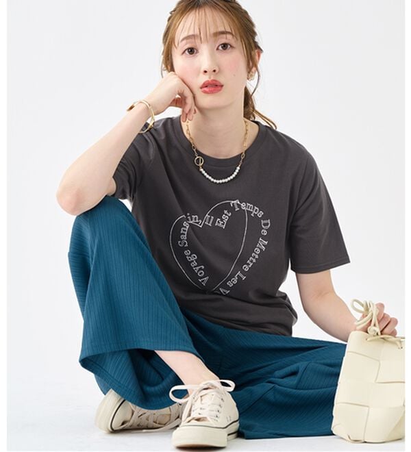 alotta（アロッタ）の「大人かわいいプリント綿混Ｔシャツ（Tシャツ）」｜詳細画像
