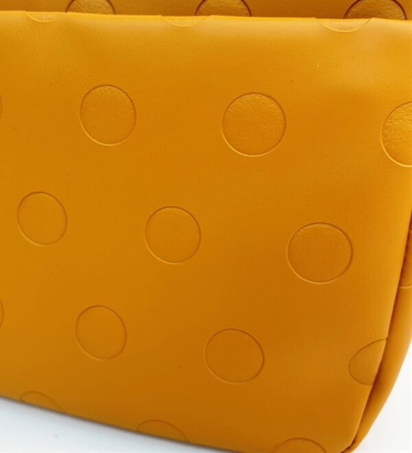 BELLUNA（ベルーナ）の「ドット型押ショルダーバッグ（ショルダーバッグ）」｜詳細画像