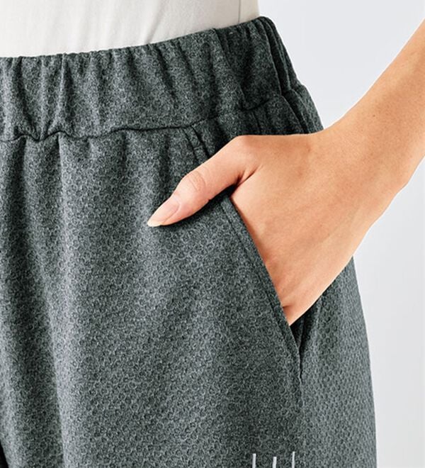 BELLUNA（ベルーナ）の「＜ＥＬＬＥ　Ａｃｔｉｖｅ＞ハニカムメッシュ素材ジャージパンツ（その他パンツ）」｜詳細画像