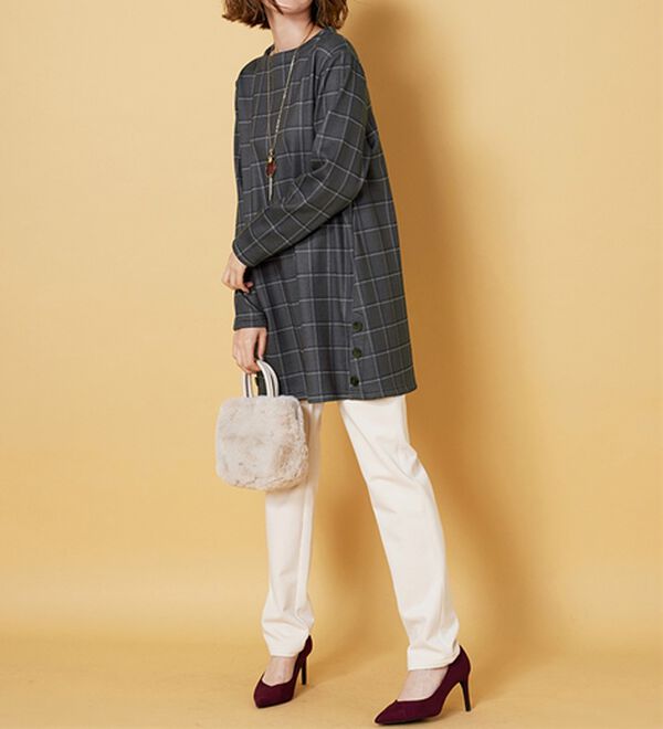 BELLUNA（ベルーナ）の「裏ベロアサイドボタン使いチュニック（チュニック）」｜詳細画像