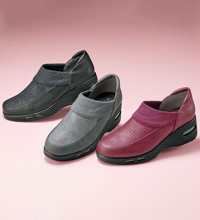 BELLUNA（ベルーナ）の「４Ｅダブルエアビジュー使いシューズ（スリッポン）」